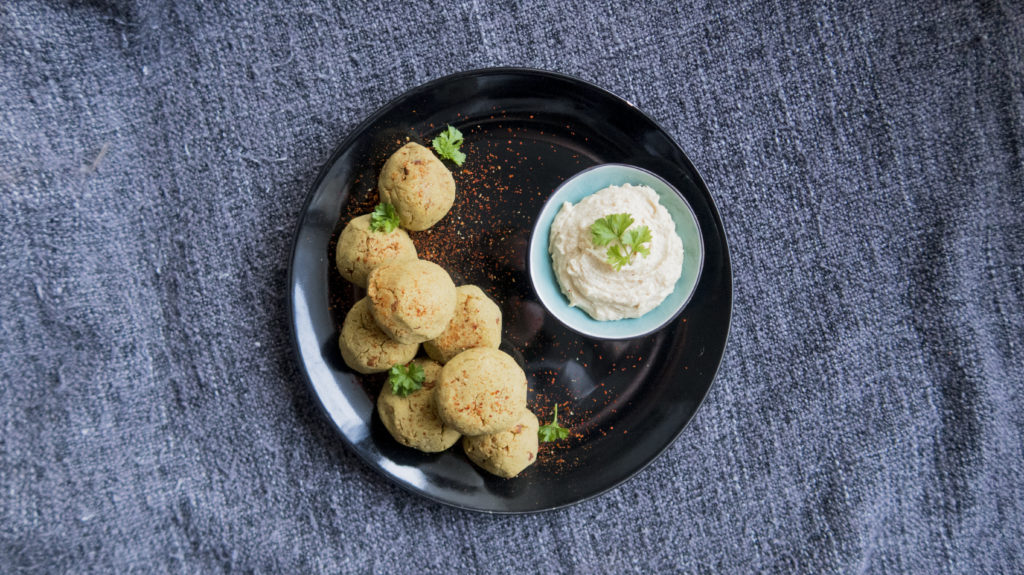 Kichererbsenbällchen mit Sesam-Dip aus dem Kochbuch Easy Asia von Weight Watchers