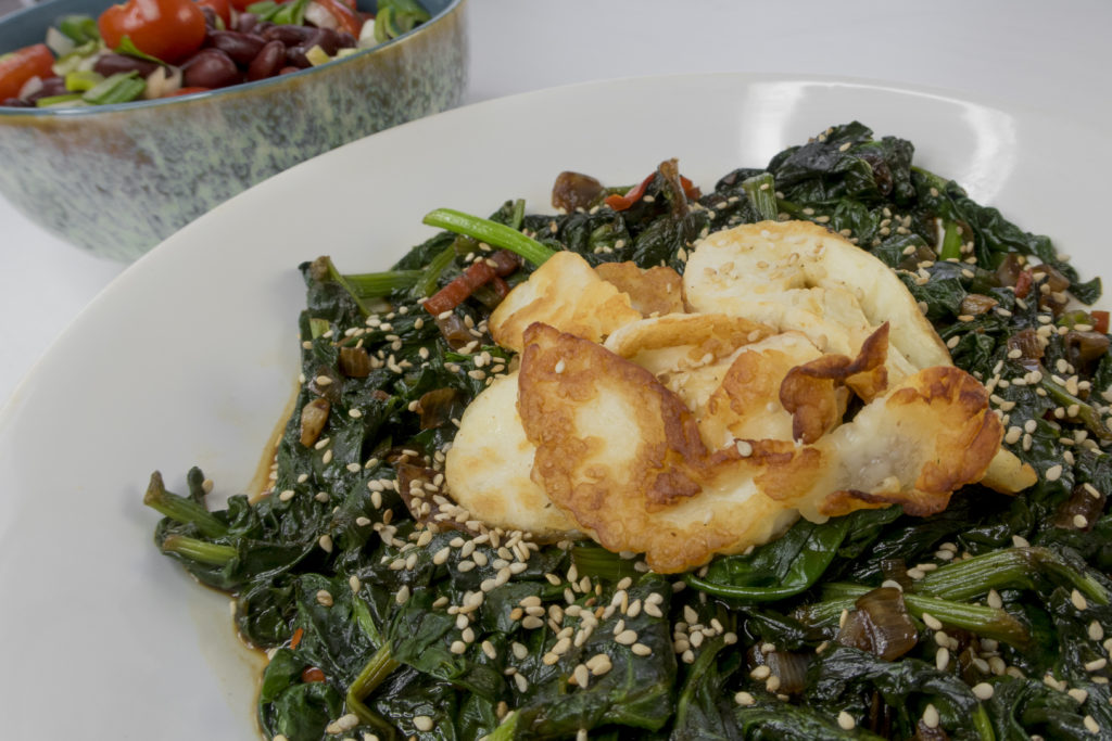 Spinat im Wok mit Halloumi aus dem Kochbuch Easy Asia von Weight Watchers