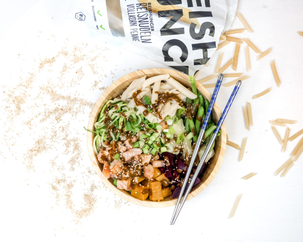 Poke Bowl mit Reisnudeln Rezept