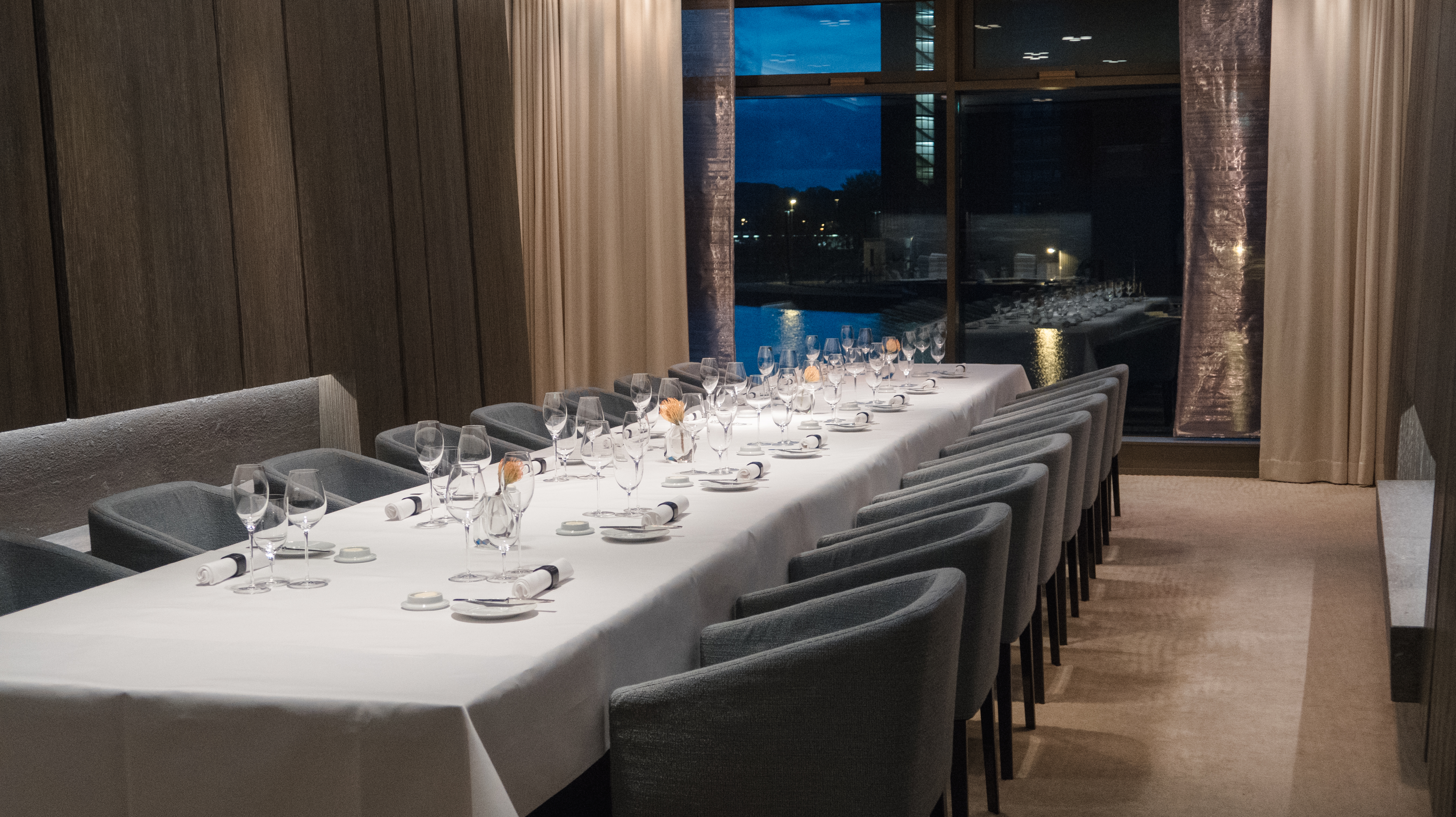 Eine gedeckte Tafel im Restaurant TERRA